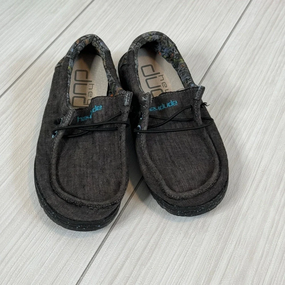 Hey Dude Wally Youth Chambray Wave Ride Shoes Black Denim Kids Size 3 US‎ Youth